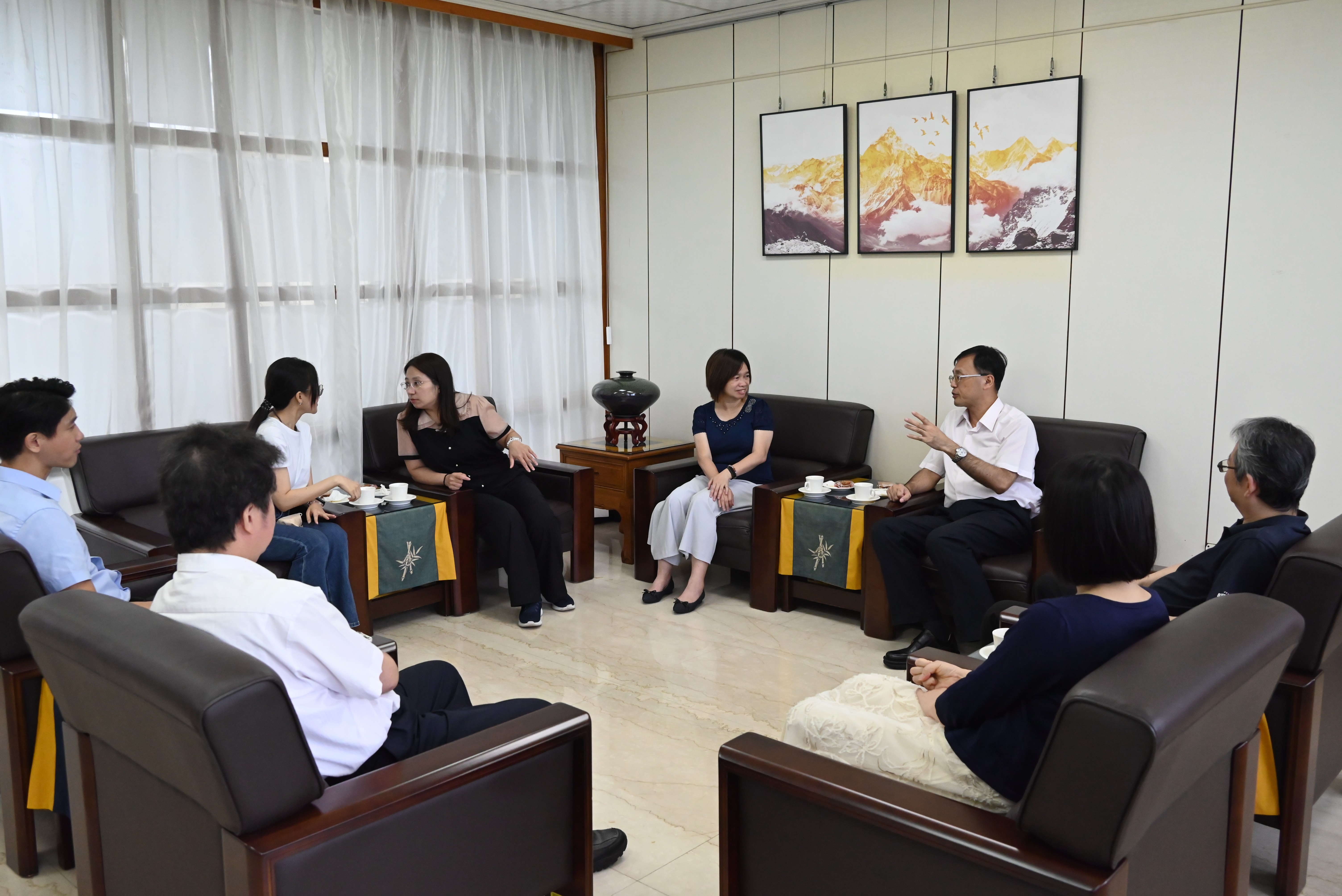 1140924-臺北看守所卸新任會計主任交接合影 (3)